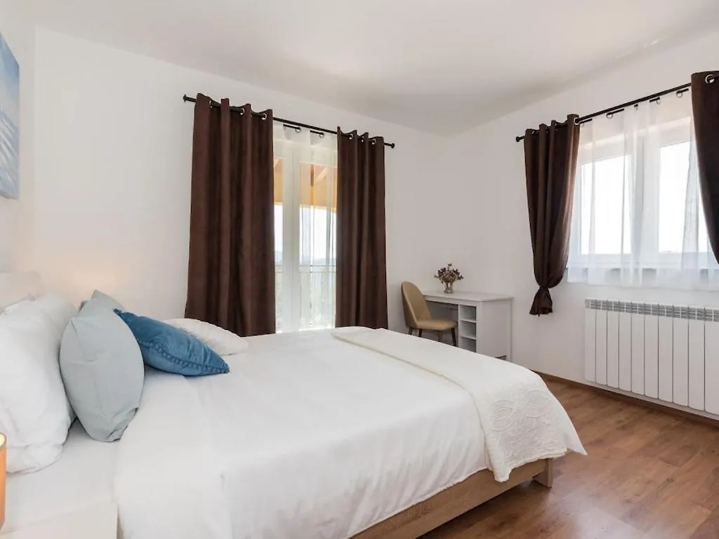 Cosy Apartment In Potpićan