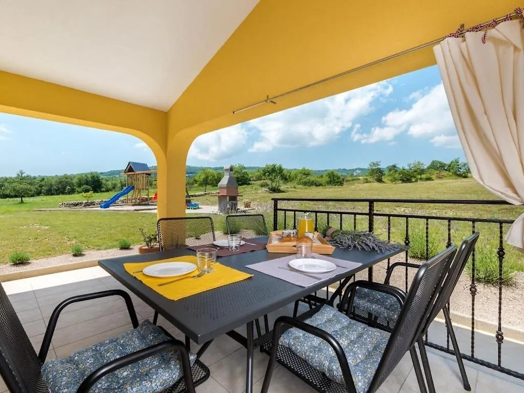 Cosy Apartment In Potpićan קרואטיה