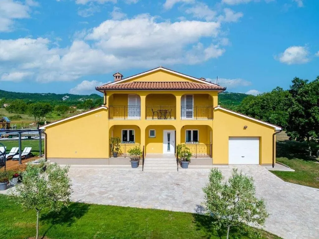 Cosy Apartment In Potpićan